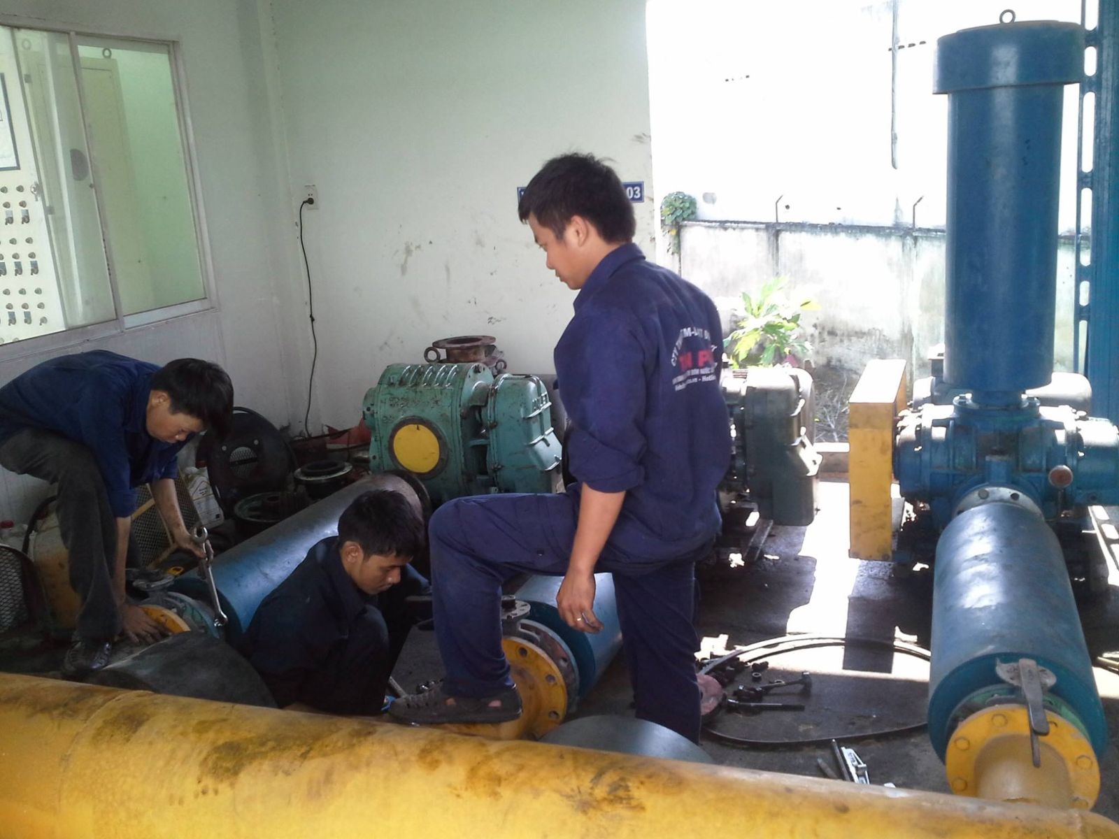 Lap-dat-may-bom-nuoc-gia-re-tai-tphcm.