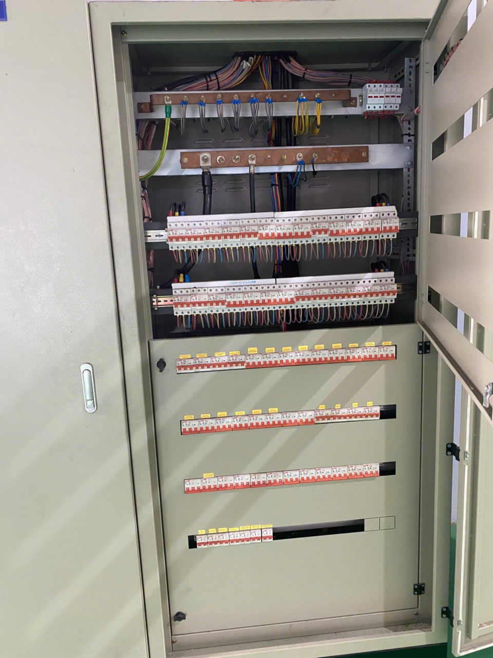 sua chua tu dien xuong may